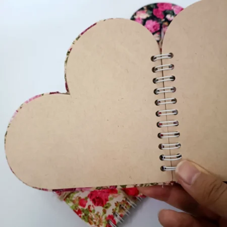 IMG 20231004 140341 دفترچه قلبی سیمی گل گلی (با جانماز و پیکسل)