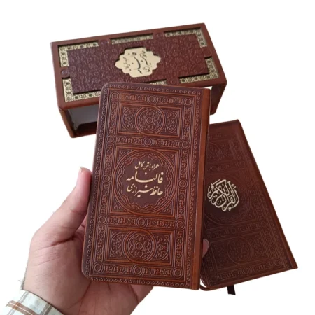 پک ۲ جلدی چرم دیوان حافظ و قرآن پالتویی قابدار(۱۶ در ۹ سانتی متر) IMG 20231009 131736 پک ۲ جلدی چرم دیوان حافظ و قرآن پالتویی قابدار(۱۶ در ۹ سانتی متر)