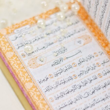 1 12036 قرآن برای جشن تکلیف (قران صورتی تک رنگ) ویژه مدارس