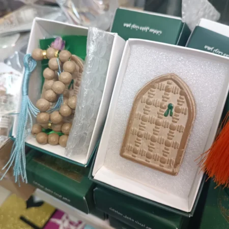 مهر نماز تربت دخیل با تسبیح تربت (طرح شبکه های ضریح) IMG 20241105 205545 مهر نماز تربت دخیل با تسبیح تربت (طرح شبکه های ضریح)